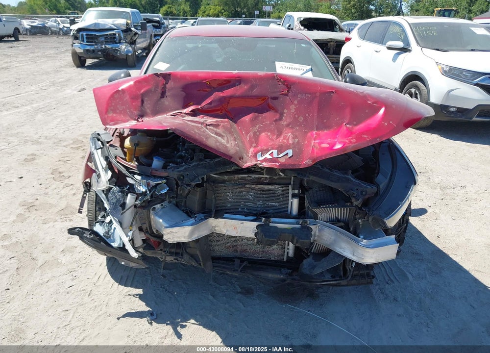 2022 KIA K5 VIN: 5XXG64J28NG158273