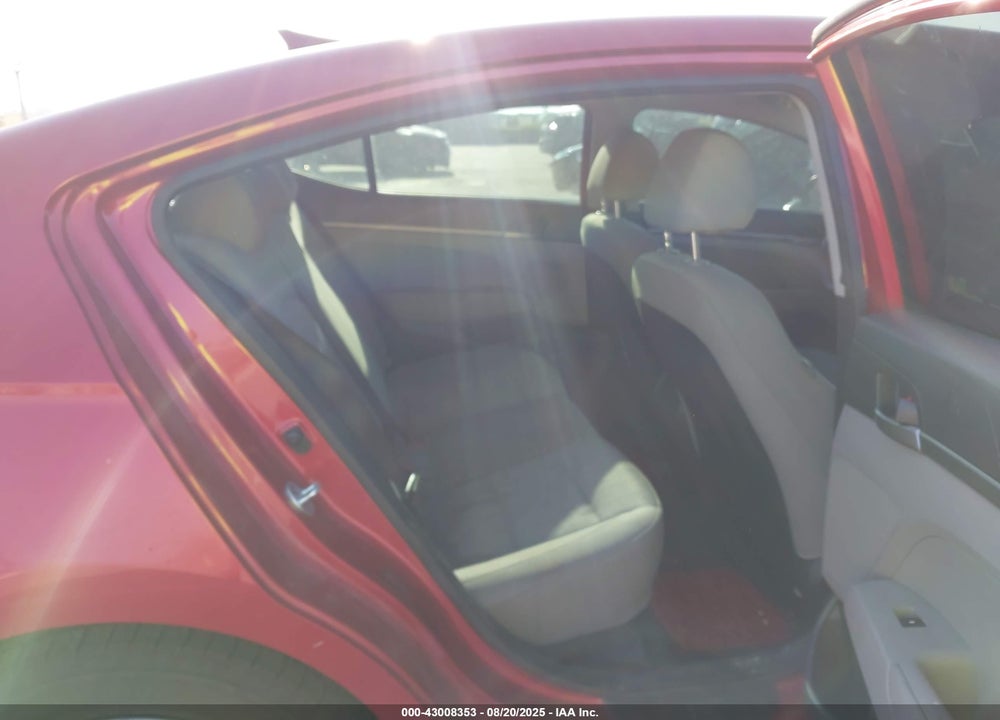 2017 HYUNDAI ELANTRA VIN: 5NPD74LF8HH102939