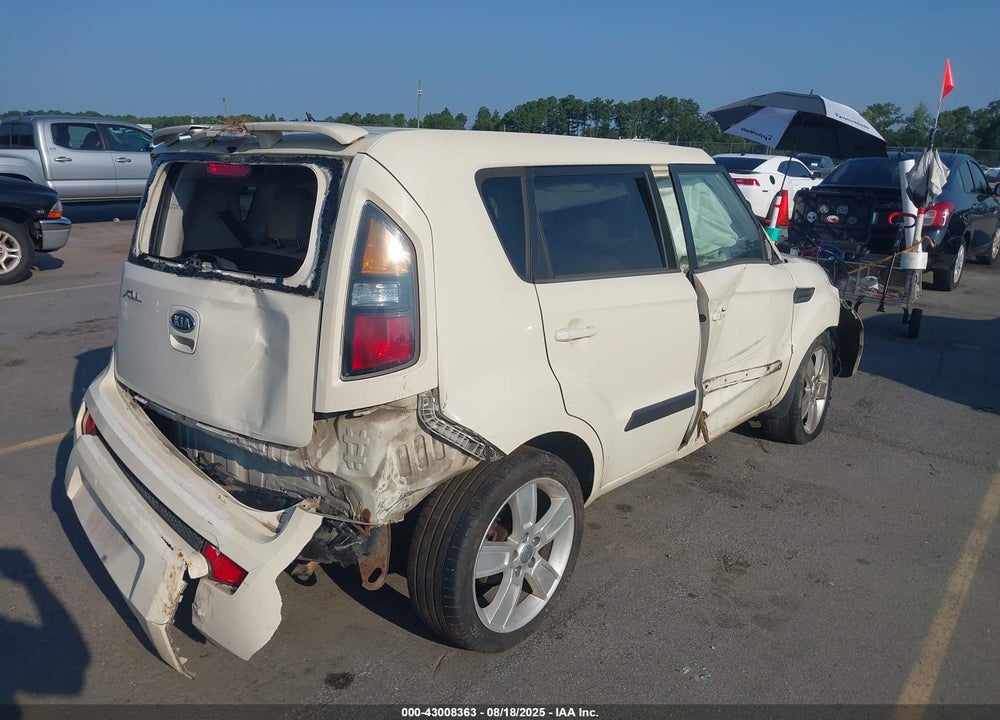 2011 KIA SOUL VIN: KNDJT2A27B7327612