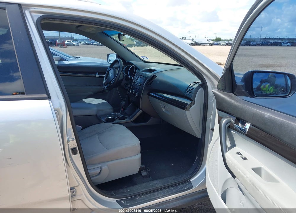 2012 KIA SORENTO VIN: 5XYKT4A25CG217114