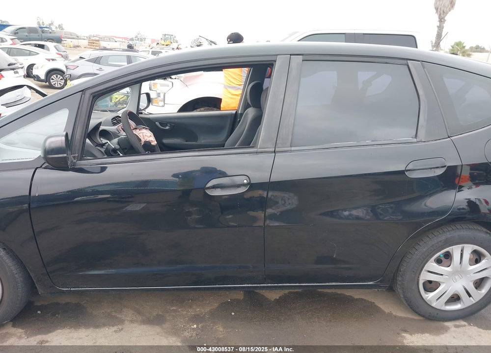 2011 HONDA FIT VIN: JHMGE8H39BS011081