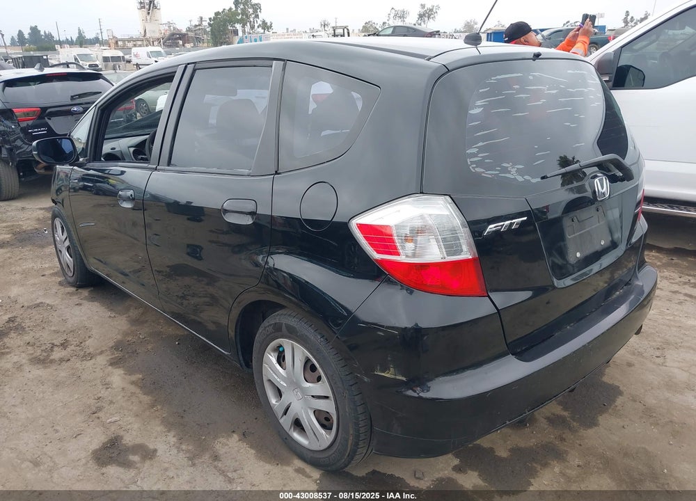 2011 HONDA FIT VIN: JHMGE8H39BS011081