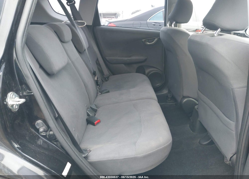 2011 HONDA FIT VIN: JHMGE8H39BS011081