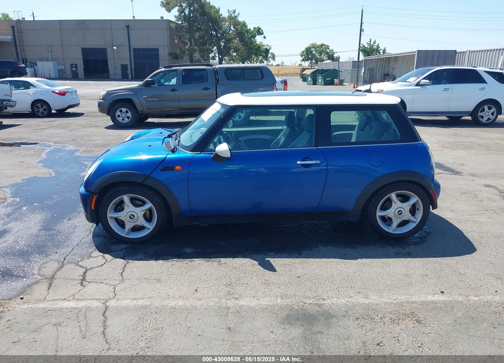 2005 MINI COOPER VIN: WMWRC33515TK62720