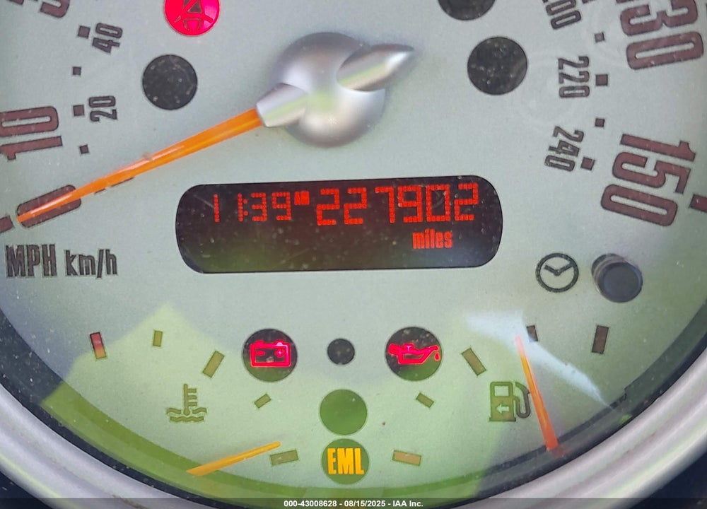2005 MINI COOPER VIN: WMWRC33515TK62720