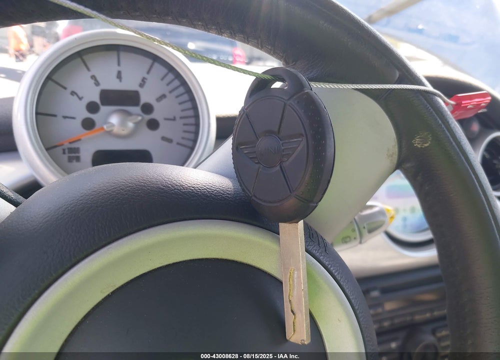 2005 MINI COOPER VIN: WMWRC33515TK62720