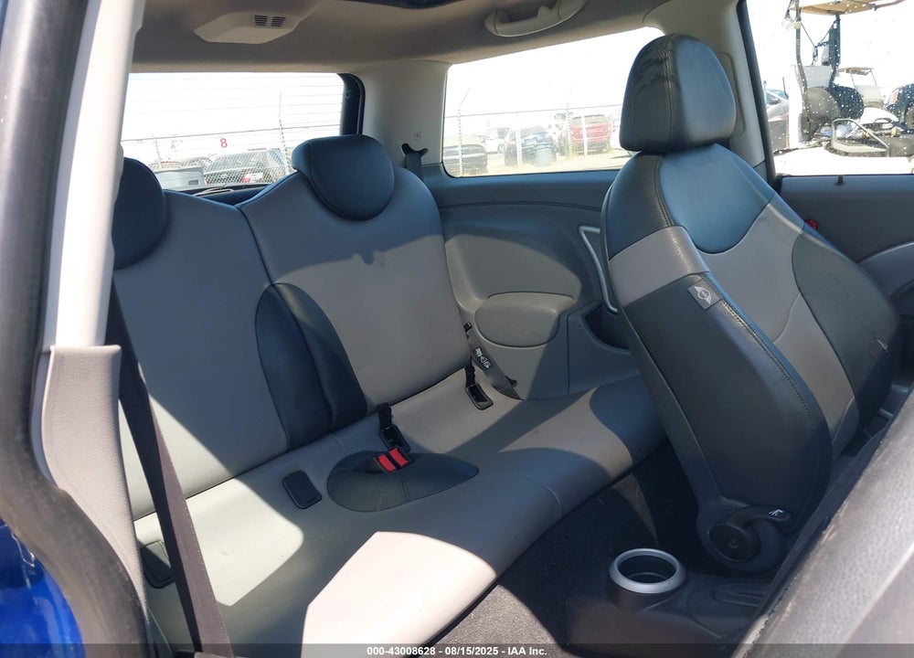 2005 MINI COOPER VIN: WMWRC33515TK62720