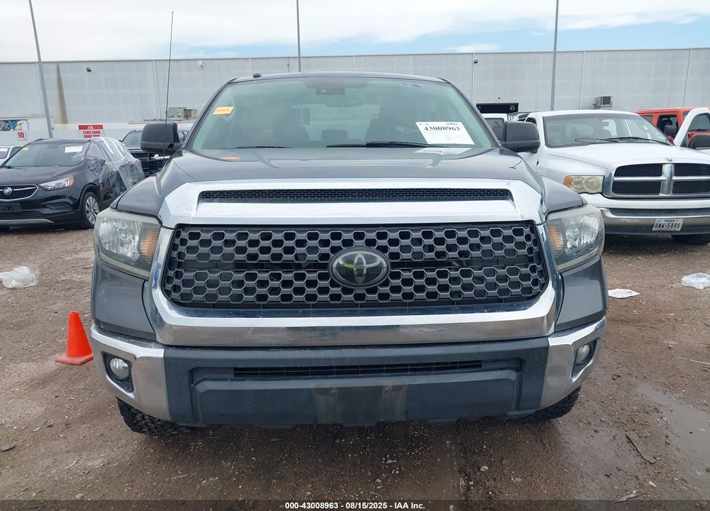 2018 TOYOTA TUNDRA SR5 5.7L V8 VIN: 5TFDW5F12JX689920