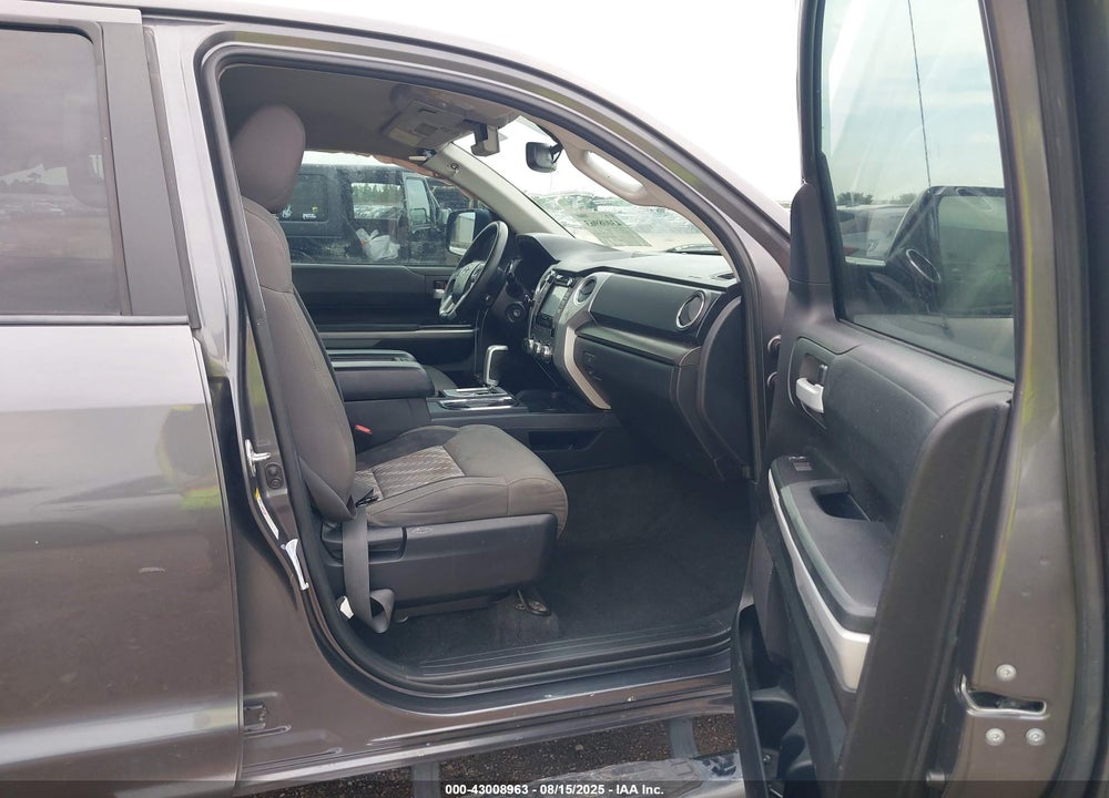 2018 TOYOTA TUNDRA SR5 5.7L V8 VIN: 5TFDW5F12JX689920