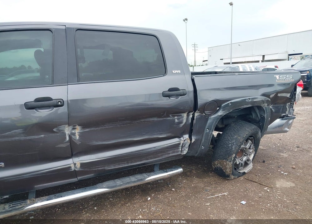 2018 TOYOTA TUNDRA SR5 5.7L V8 VIN: 5TFDW5F12JX689920