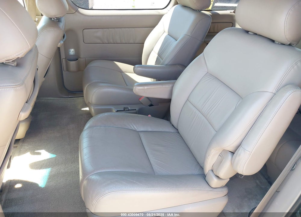 2000 TOYOTA SIENNA XLE VIN: 4T3ZF13C8YU275205