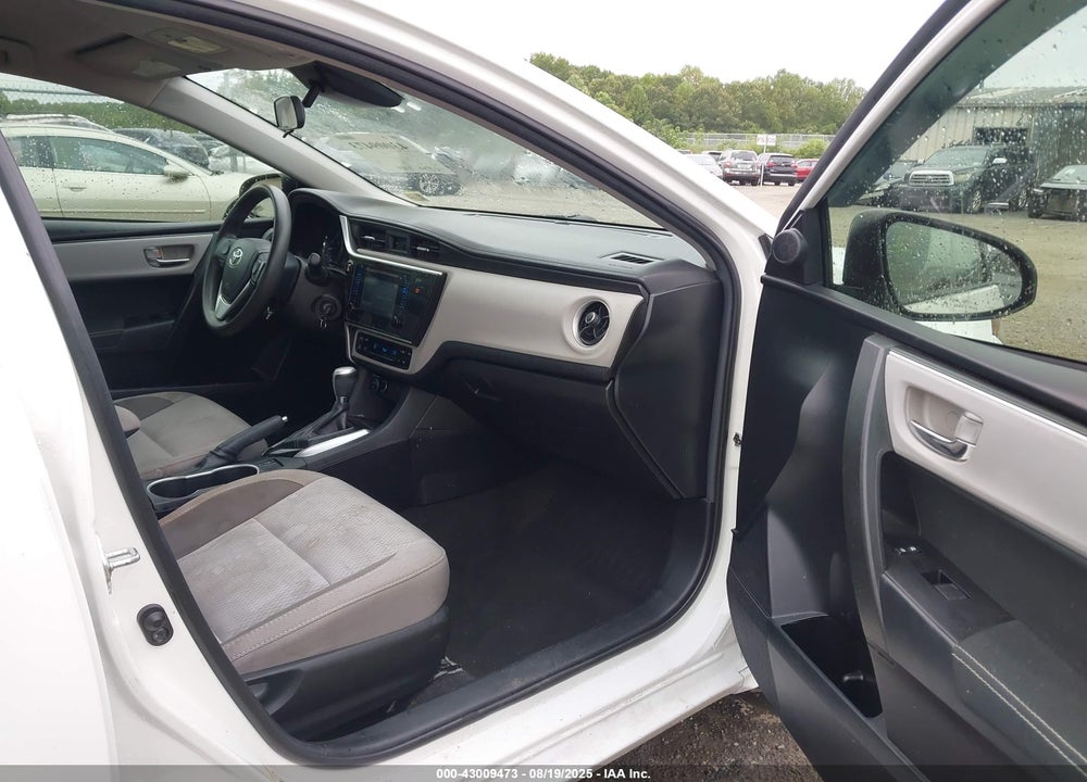 2018 TOYOTA COROLLA LE VIN: 2T1BURHE4JC027811