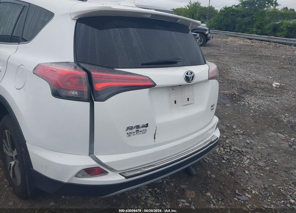 2018 TOYOTA RAV4 VIN: 2T3RFREV0JW850593