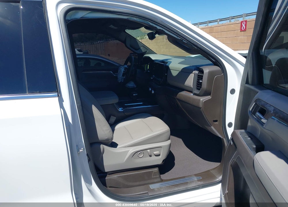 2025 GMC SIERRA 1500 4WD SHORT BOX SLT VIN: 3GTUUDED8SG270584