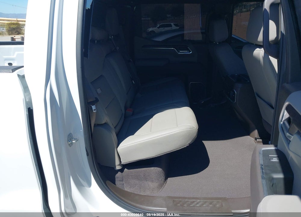 2025 GMC SIERRA 1500 4WD SHORT BOX SLT VIN: 3GTUUDED8SG270584