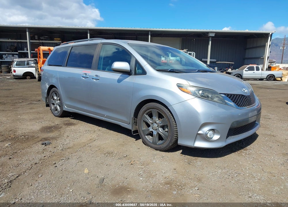 2017 TOYOTA SIENNA SE PREMIUM 8 PASSENGER VIN: 5TDXZ3DC0HS829850