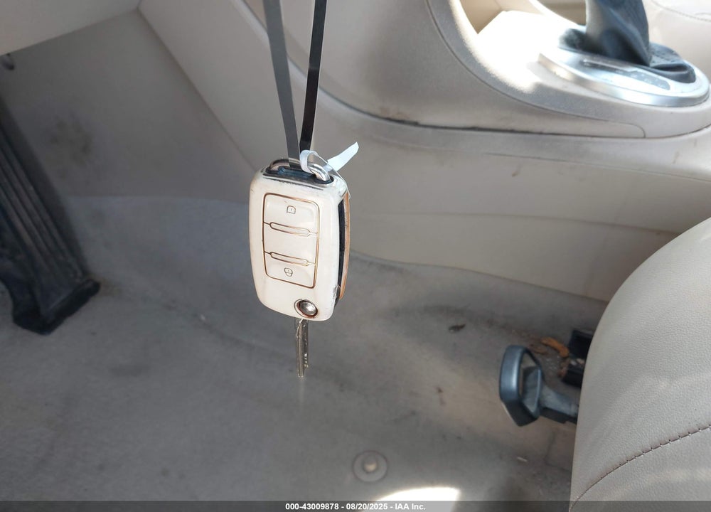 2015 VOLKSWAGEN BEETLE VIN: 3VWJ17AT7FM614517