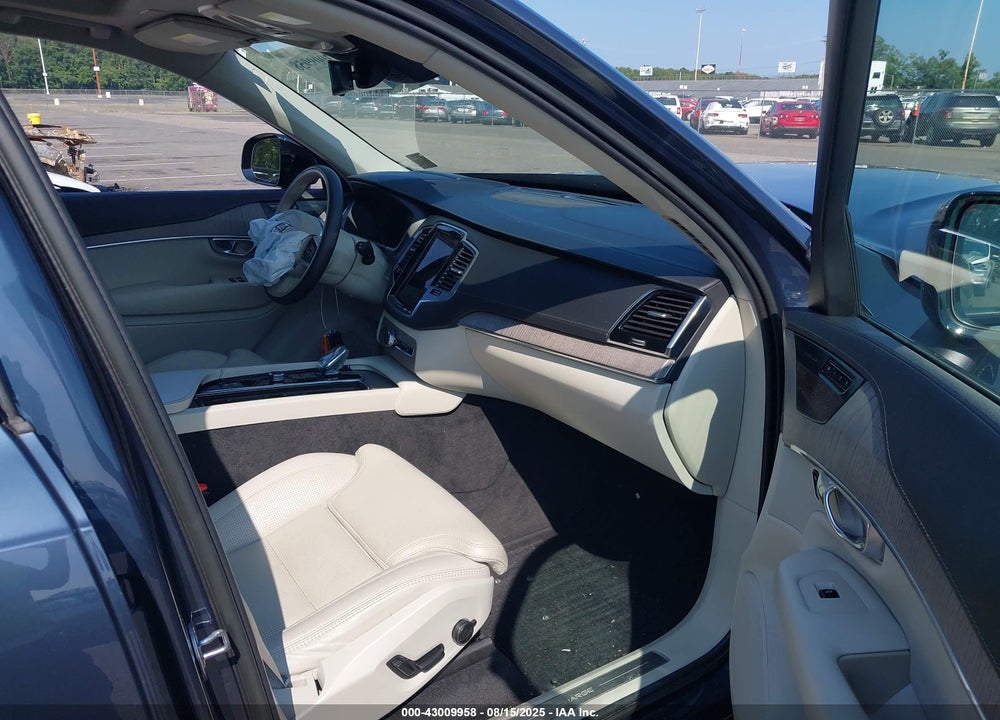 2023 VOLVO XC90 RECHARGE PLUG-IN HYBRID T8 ULTIMATE DARK THEME 7-SEATER VIN: YV4H60CX2P1986918