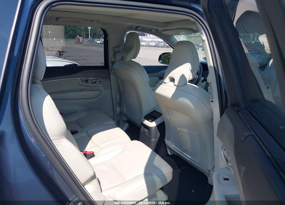 2023 VOLVO XC90 RECHARGE PLUG-IN HYBRID T8 ULTIMATE DARK THEME 7-SEATER VIN: YV4H60CX2P1986918