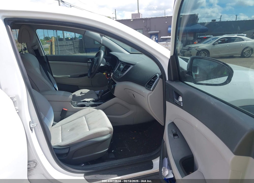 2017 HYUNDAI TUCSON VIN: KM8J23A42HU545361
