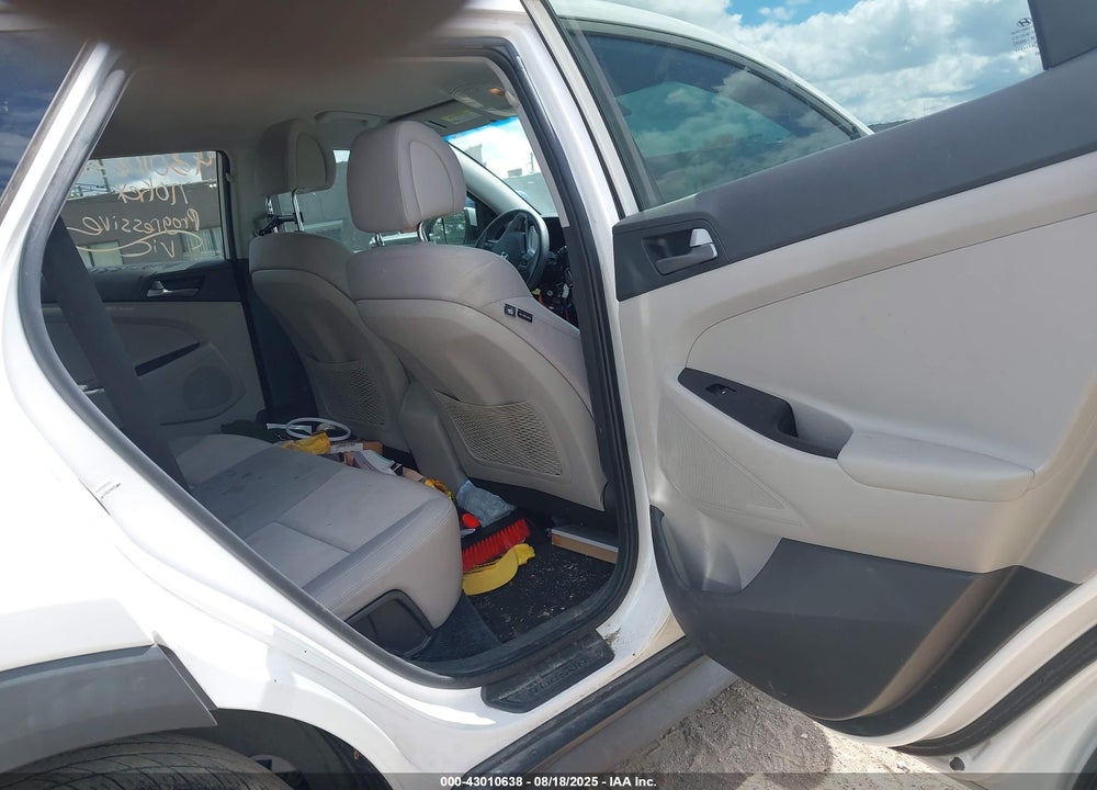 2017 HYUNDAI TUCSON VIN: KM8J23A42HU545361