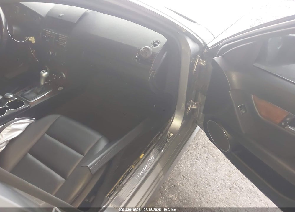 2011 MERCEDES-BENZ C CLASS VIN: WDDGF8BB5BR180543