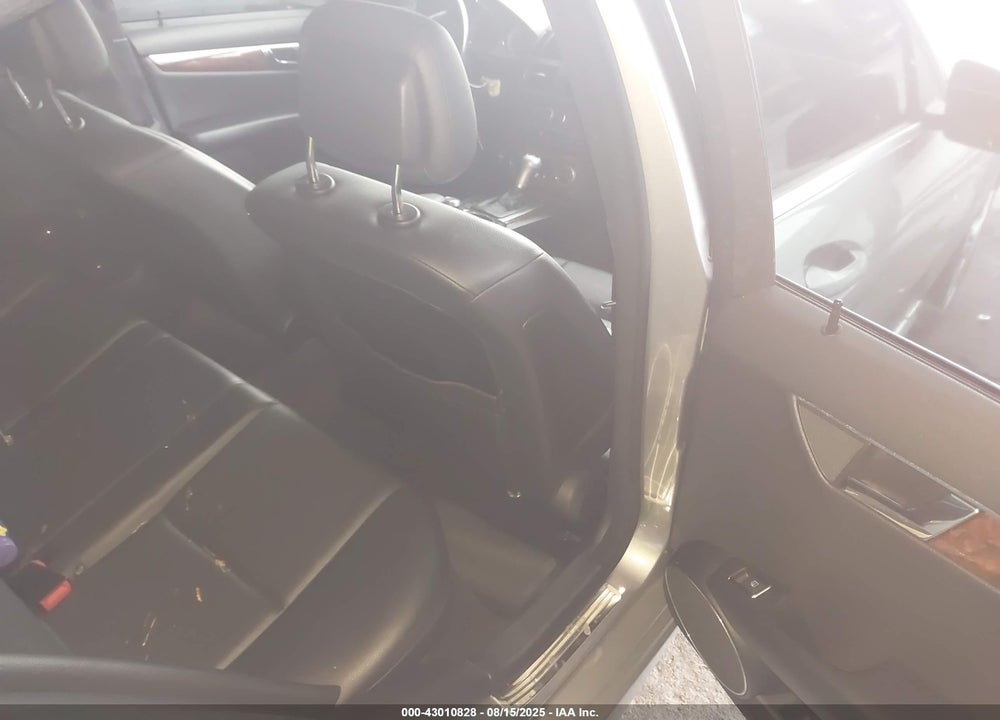 2011 MERCEDES-BENZ C CLASS VIN: WDDGF8BB5BR180543
