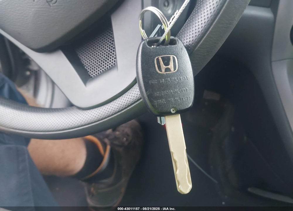 2011 HONDA CR-V LX VIN: 5J6RE3H3XBL011799