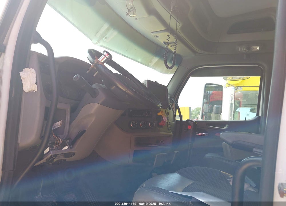 2016 PETERBILT 579 VIN: 1XPBDP9XXGD352719