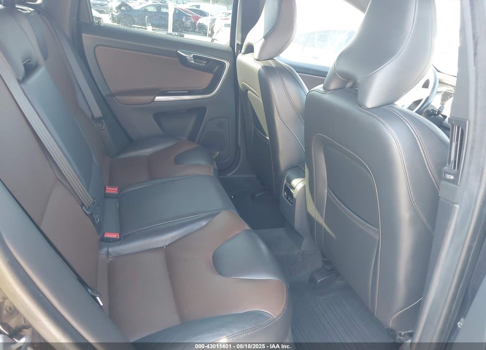 2016 VOLVO XC60 VIN: YV4612RMXG2847340