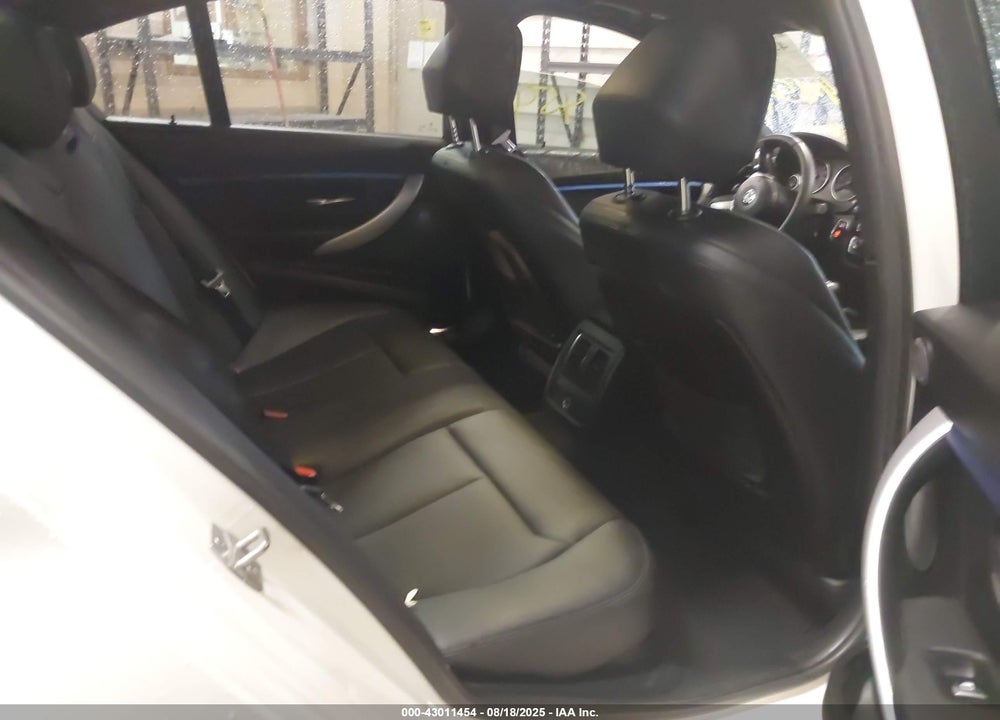 2018 BMW 3 SERIES VIN: WBA8B7C51JA576833
