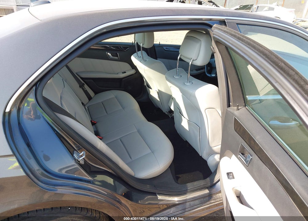 2010 MERCEDES-BENZ E-CLASS VIN: WDDHF8HB1AA070095