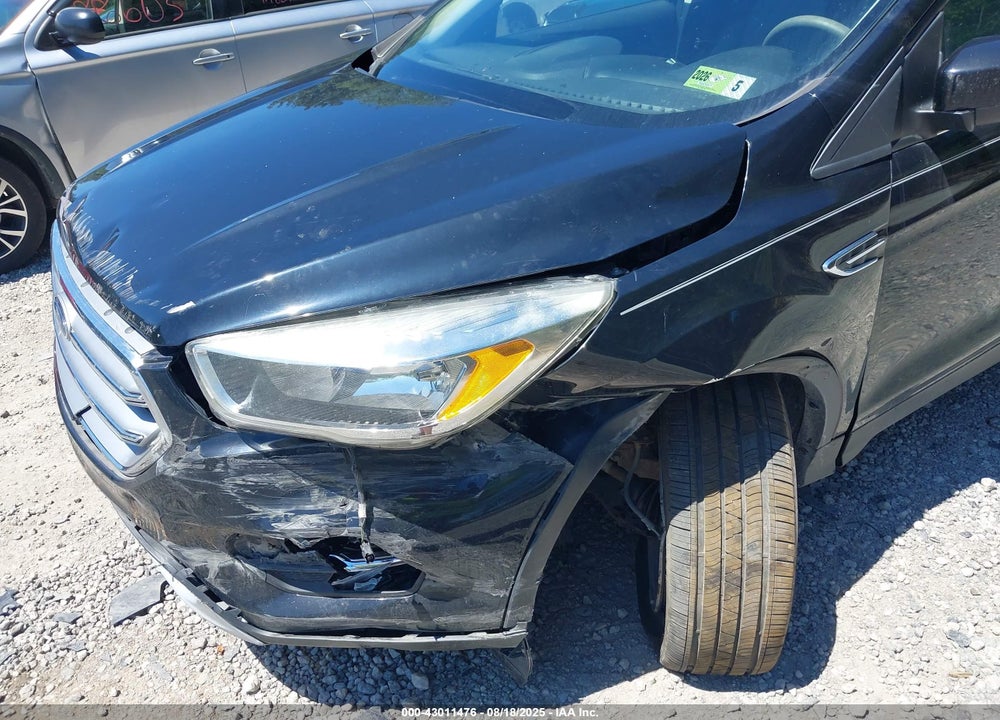 2017 FORD ESCAPE VIN: 1FMCU9G99HUD82636