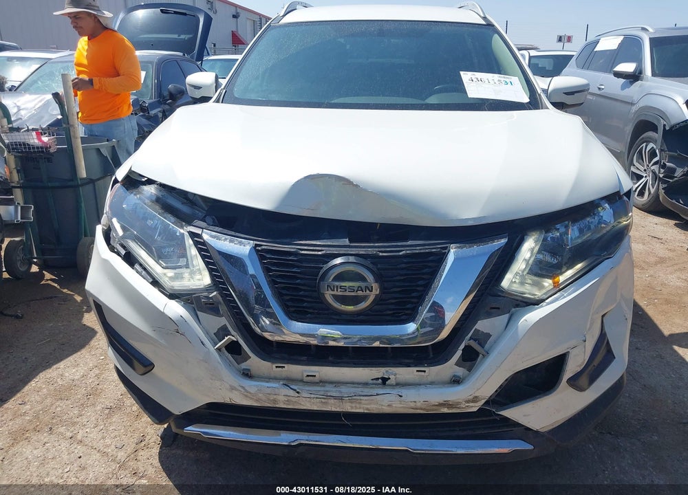 2018 NISSAN ROGUE VIN: 5N1AT2MT2JC814013