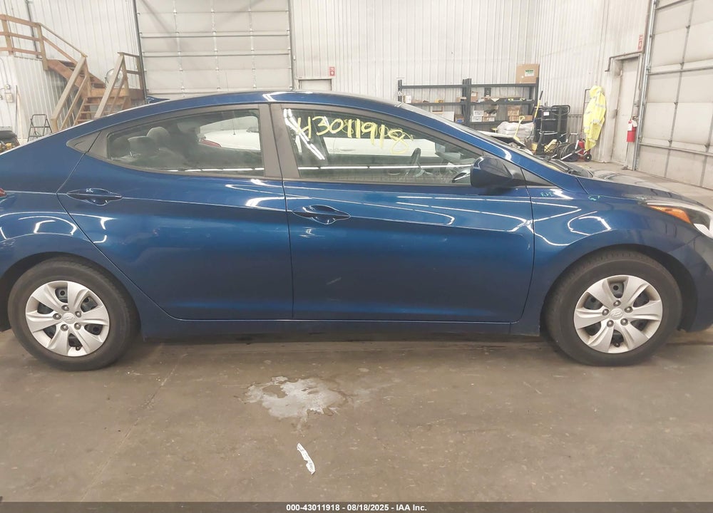 2016 HYUNDAI ELANTRA VIN: 5NPDH4AE3GH683451