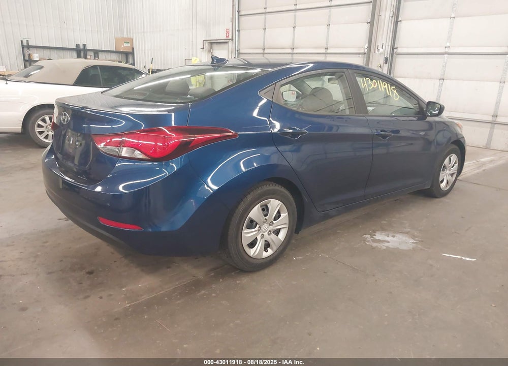 2016 HYUNDAI ELANTRA VIN: 5NPDH4AE3GH683451