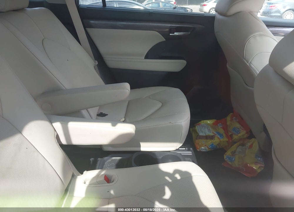 2025 TOYOTA HIGHLANDER VIN: 5TDKDRAH8SS555073