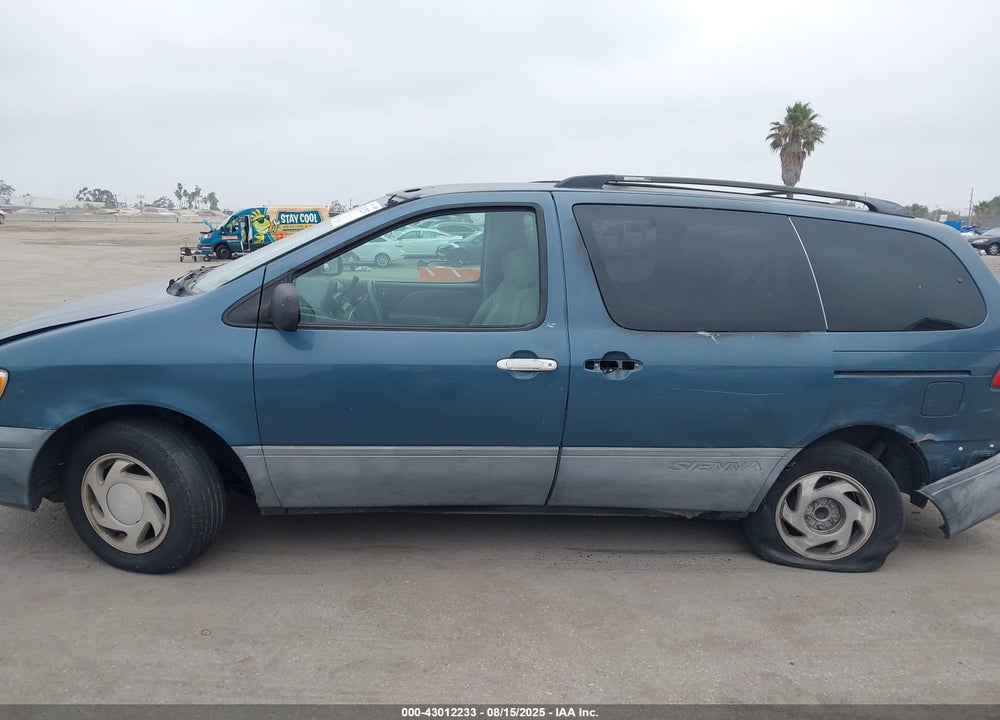 2000 TOYOTA SIENNA LE VIN: 4T3ZF13C6YU210921