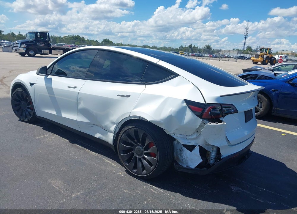 2022 TESLA MODEL Y VIN: 7SAYGDEFXNF462757