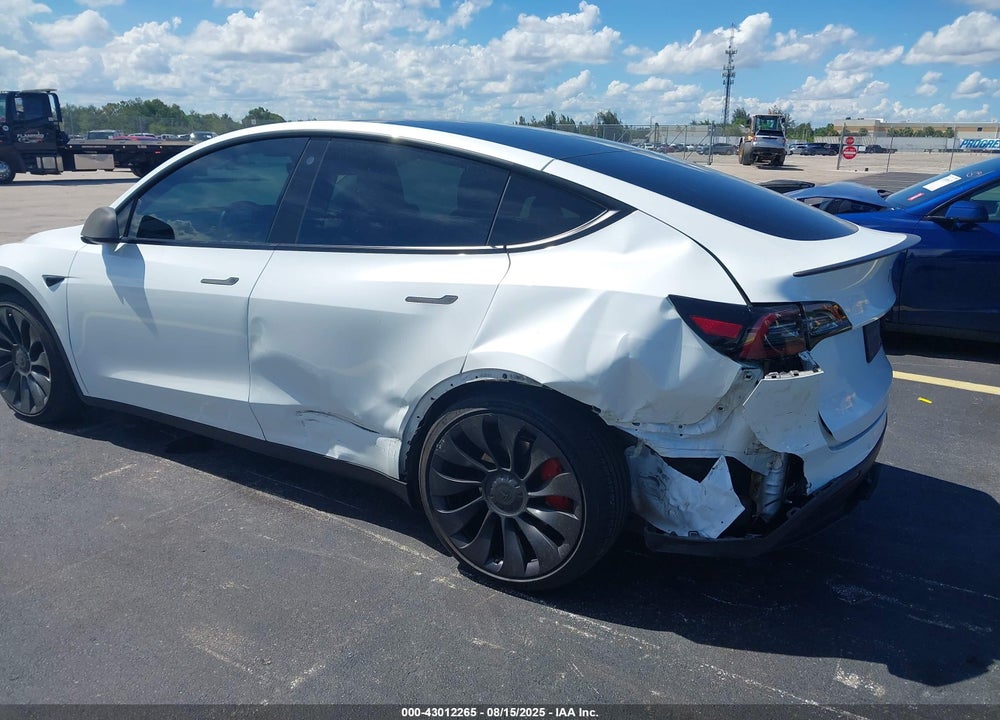 2022 TESLA MODEL Y VIN: 7SAYGDEFXNF462757