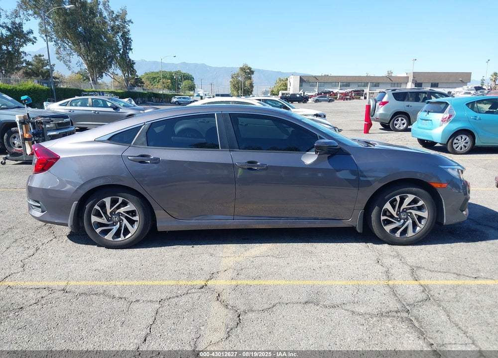 2018 HONDA CIVIC VIN: 2HGFC2F77JH574000