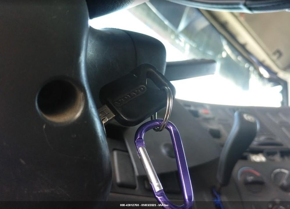 2006 VOLVO VHD VIN: 4V5KC9GH16N413895