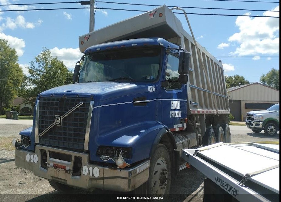 2006 VOLVO VHD VIN: 4V5KC9GH16N413895