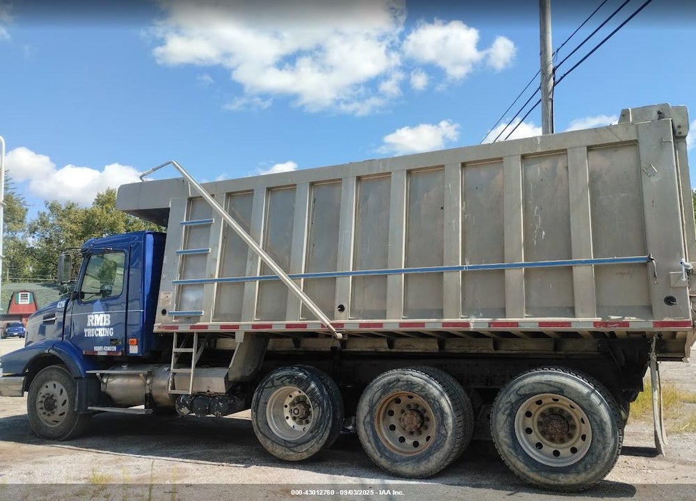 2006 VOLVO VHD VIN: 4V5KC9GH16N413895
