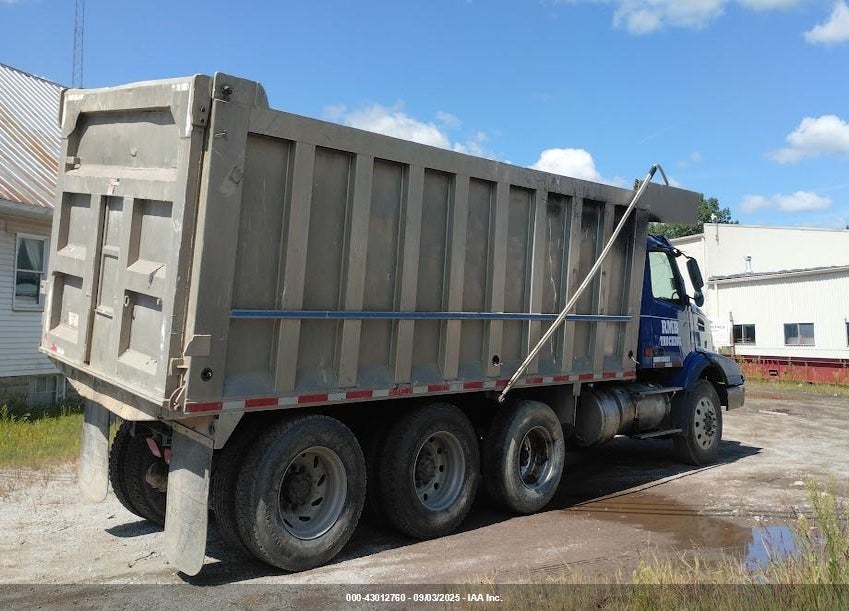 2006 VOLVO VHD VIN: 4V5KC9GH16N413895