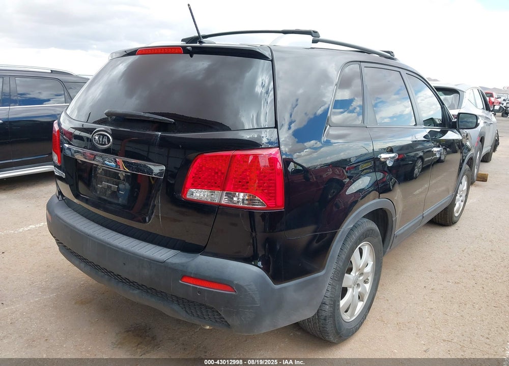 2013 KIA SORENTO LX VIN: 5XYKT3A69DG414947