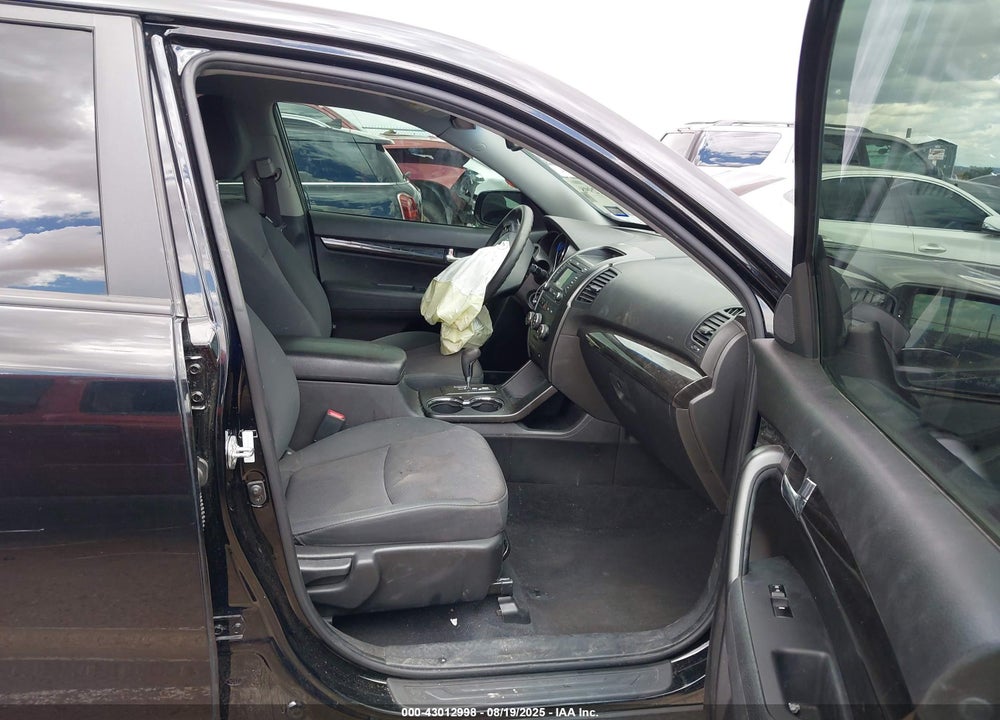 2013 KIA SORENTO LX VIN: 5XYKT3A69DG414947