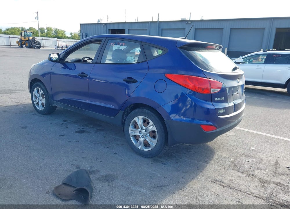 2011 HYUNDAI TUCSON VIN: KM8JT3AB7BU121547