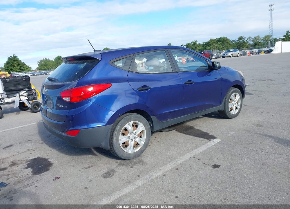 2011 HYUNDAI TUCSON VIN: KM8JT3AB7BU121547