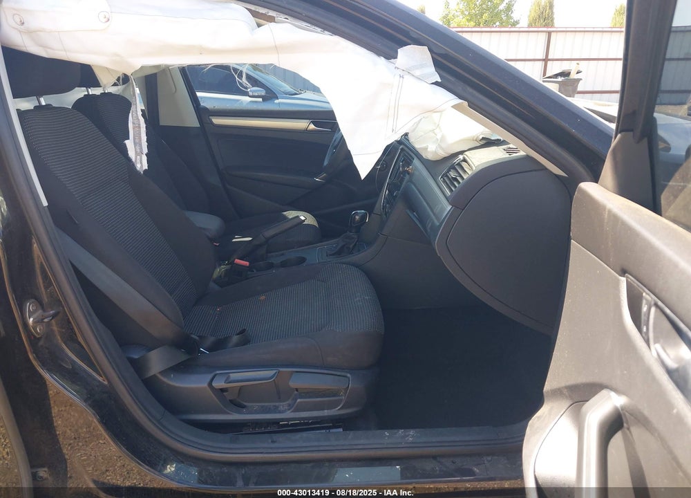 2016 VOLKSWAGEN PASSAT VIN: 1VWAT7A39GC049829